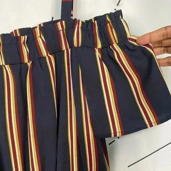 Boohoo Striped Cold Shoulder Romper - Picture 5 of 7